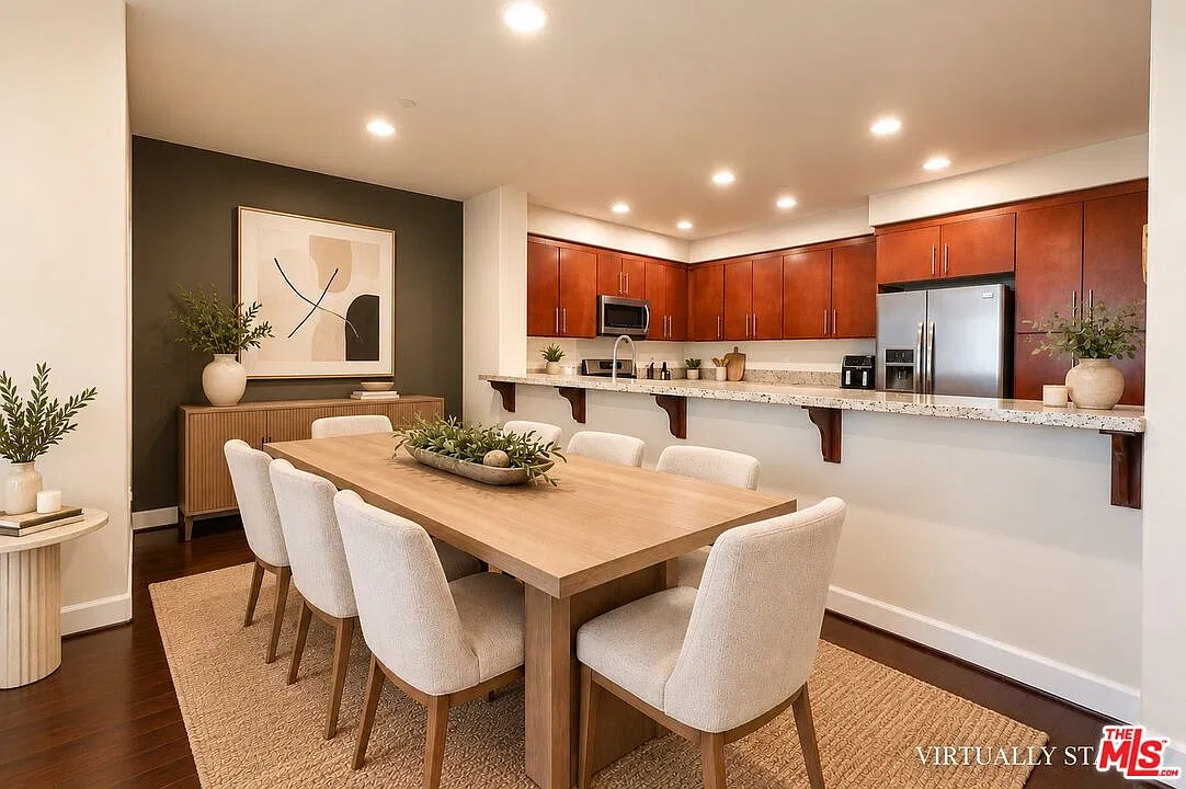 3 bed, 3.0 bath, 1620 sqft, $3,900 — Photo 3