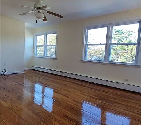 3rd image of 1784 Hempstead Tpke