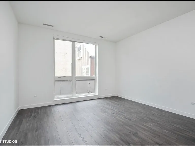 3420 N Lincoln Ave #206 — Photo 5