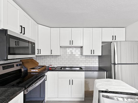 5th image of 1027 S Beeman St