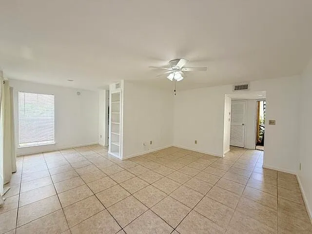899 W Riverside Dr #611 — Photo 11