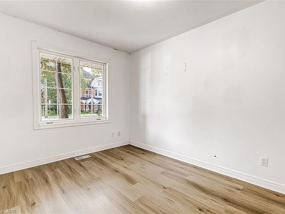4th image of 177 Church St W