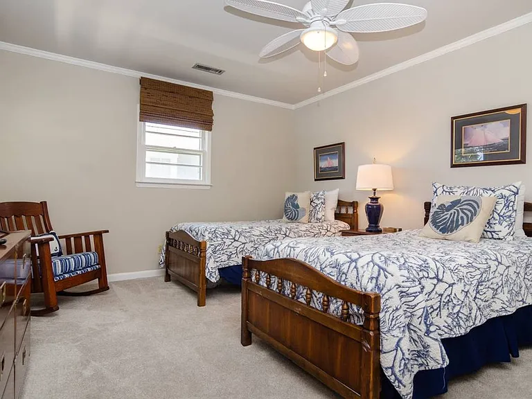32 W Greensboro St — Photo 28