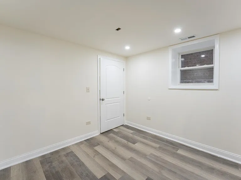 3331 S Wallace St #BASEMENT — Photo 7