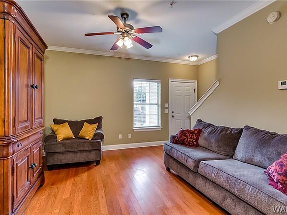 3rd image of 3218 Veterans Memorial Pkwy APT 914