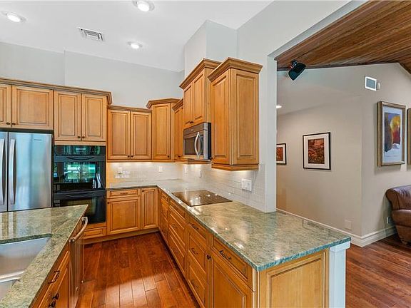3rd image of 10346 Trailwood Cir