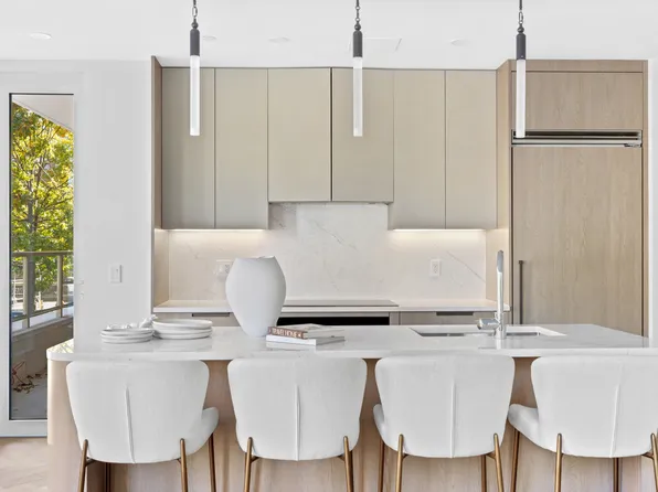 78-29 Austin Street image 3 of 31