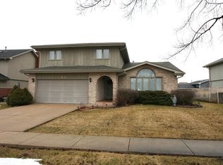 327 Shenandoah Dr, Romeoville, IL 60446