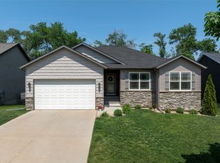 5308 Ruhd St SW, Cedar Rapids, IA 52404