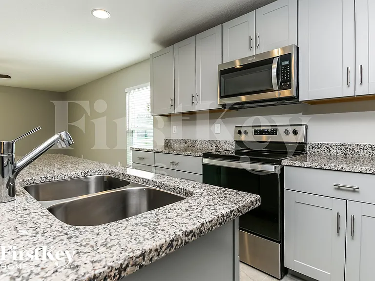 662 Lindbergh Way — Photo 6