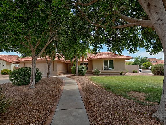 3rd image of 827 N Arroya Cir