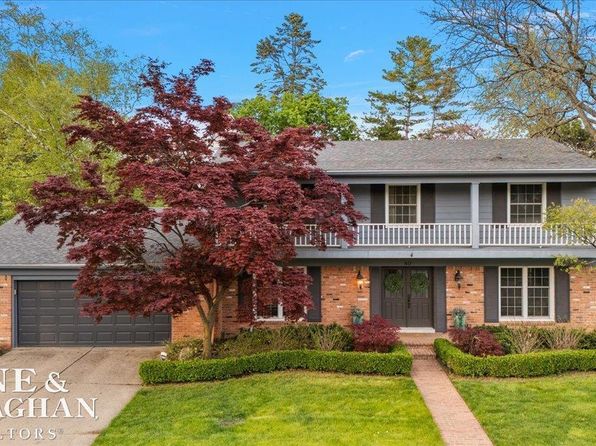 40 Warner Rd, Grosse Pointe Farms, MI 48236