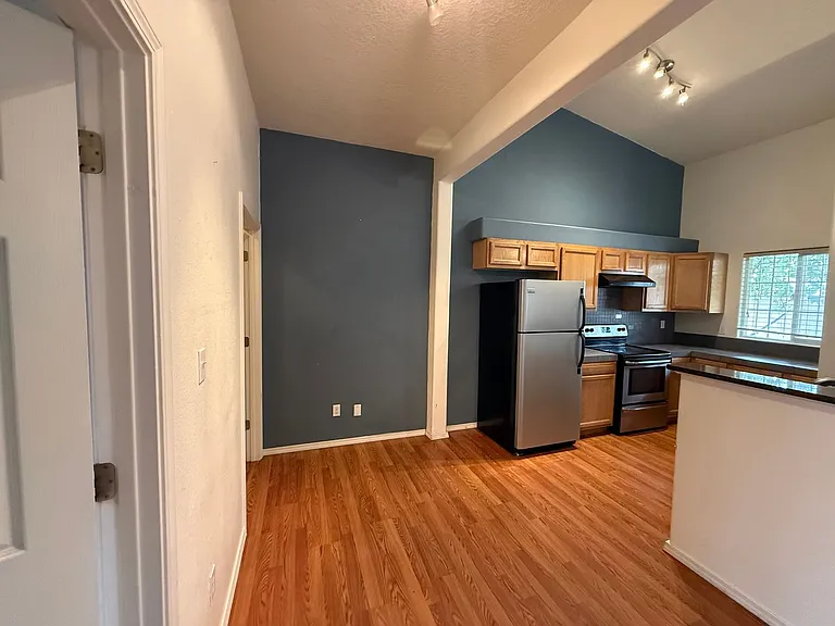 218 Yale Blvd SE — Photo 13