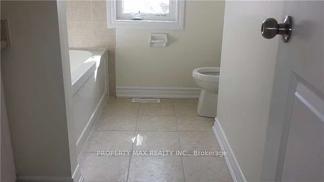 80 Diana Dr — Photo 8