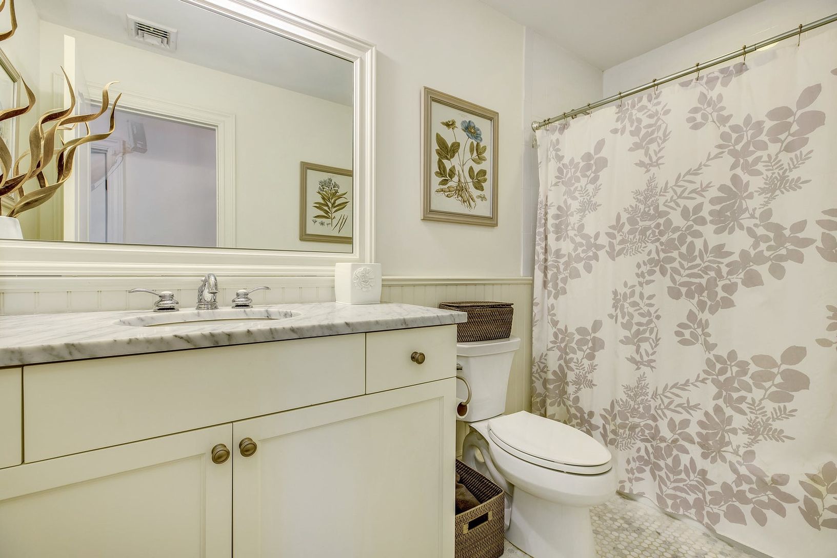  Hall Bath