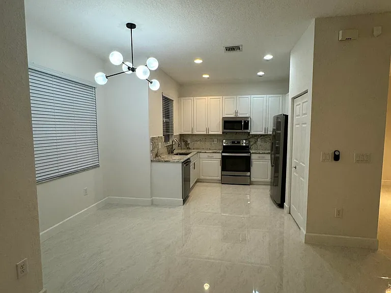 10941 Bitternut Hickory Ln — Photo 2