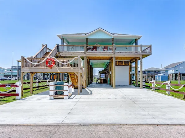851 Palmetto Dr, Crystal Beach, TX 77650