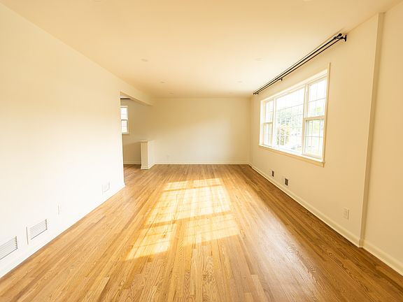 3rd image of 228 Carol Ave