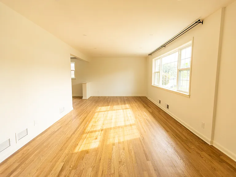 228 Carol Ave — Photo 3