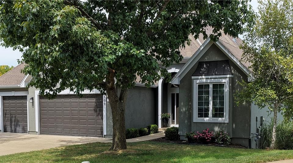 1st image of 109 SE Chelsea Dr