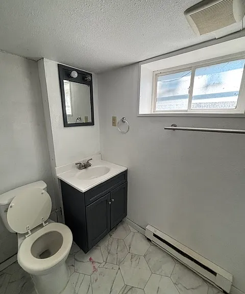 815 College St N — Photo 21