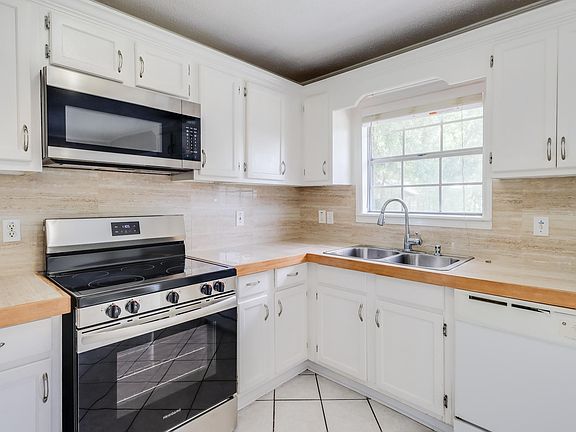 5th image of 1302 Parktown Dr