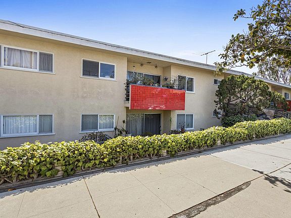 4th image of 2400 Beverly Ave #10