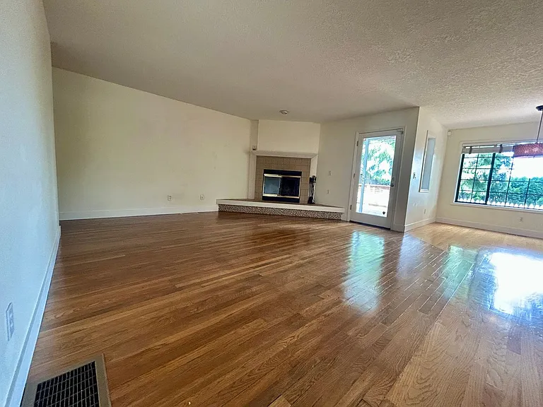 8213 NW 12th Ave — Photo 11