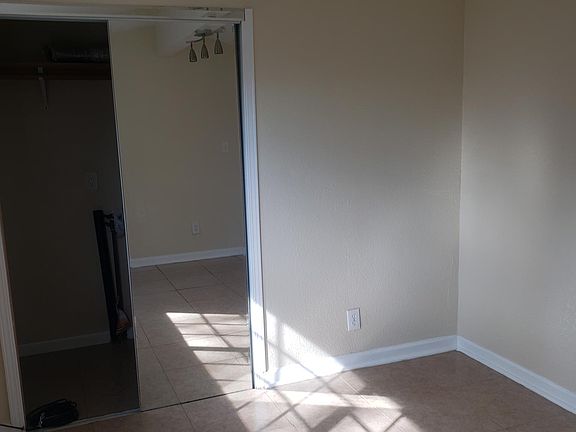 4th image of 359 E Washington Blvd APT 1