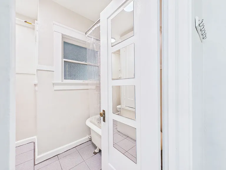 Grandview Apartments — Photo 19
