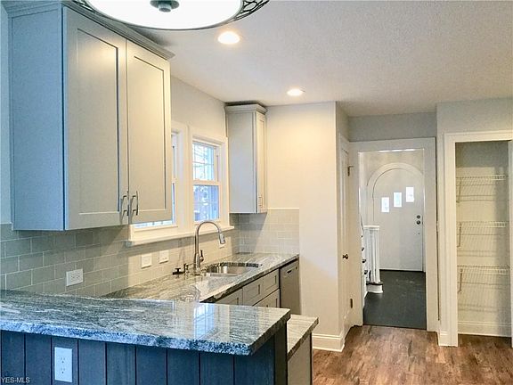 3rd image of 2452 Eaton Rd
