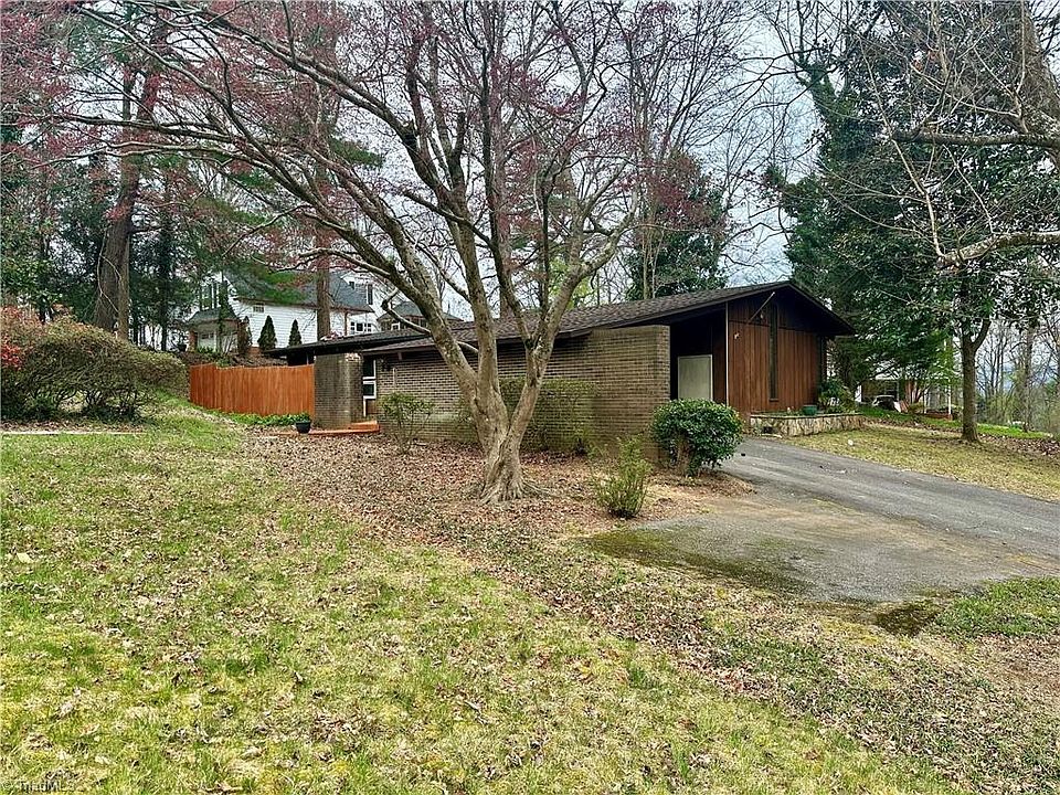 1st image of 407 Coffey St