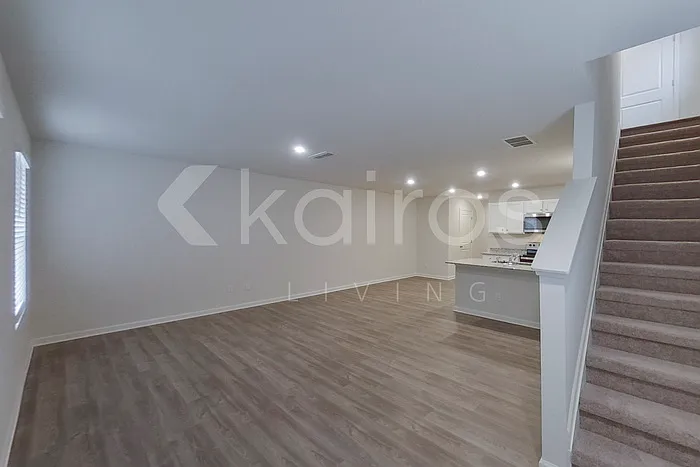 3 bed, 2.5 bath, 1522 sqft, $1,645 — Photo 2