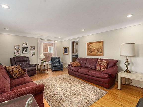 4th image of 35498 Orangelawn St