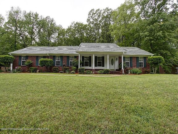 3rd image of 6713 Lake Forest Dr W