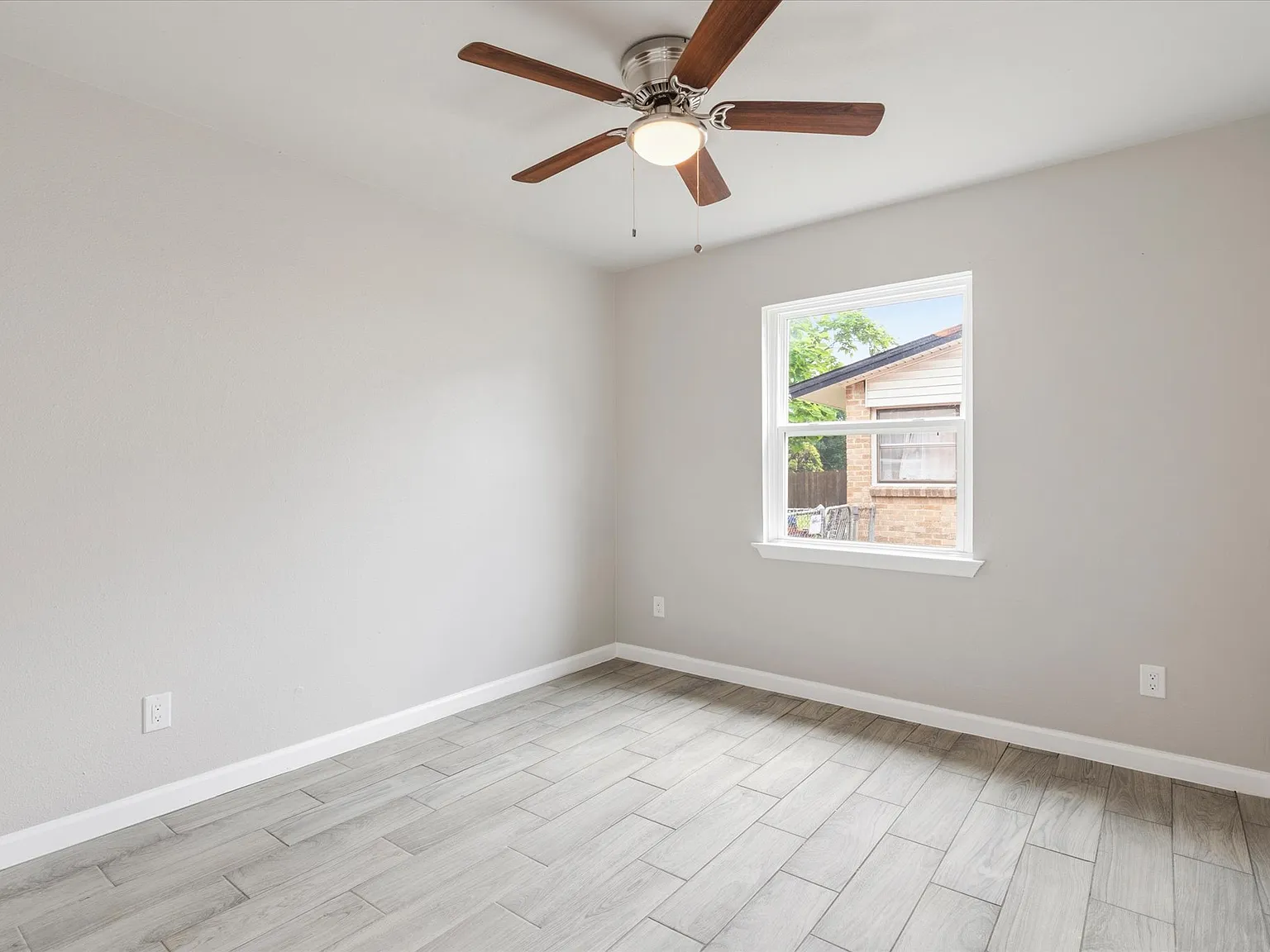 3 bed, 1356 sqft, $2,400 — Photo 4