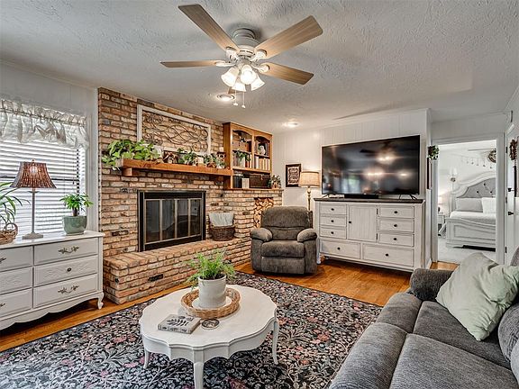 3rd image of 6819 NW 31st St