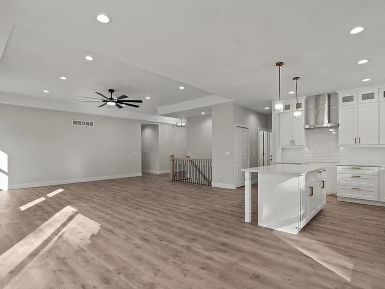 5636 Paris Dr — Photo 6