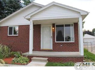 20172 Lakeworth St, Roseville, MI 48066