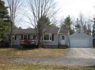 11 Narrow Gauge Ln, Winslow, ME 04901
