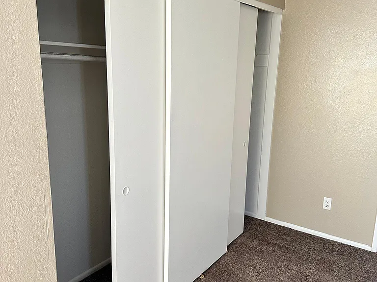 5830 N 48th Dr — Photo 14