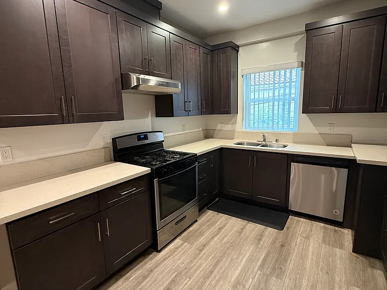 2314 Montrose Ave #E — Photo 34