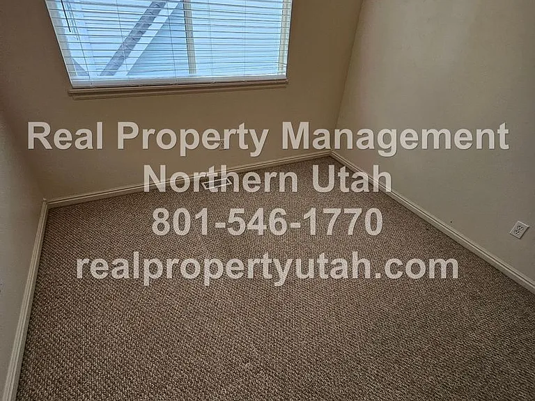 1419 S Blossom Ln — Photo 10