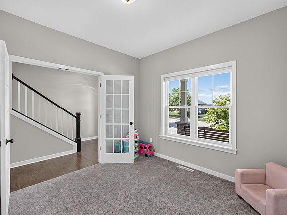 4th image of 299 Hallmark Way