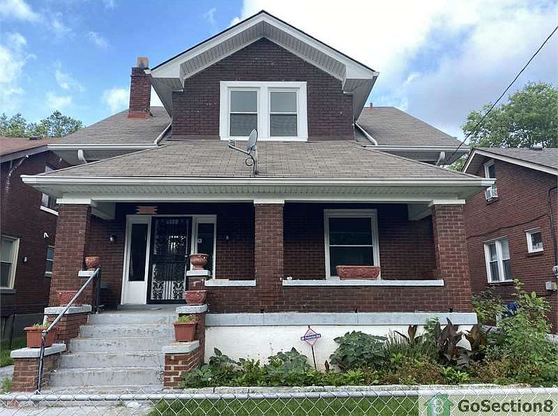 1st image of 106 S Longworth Ave