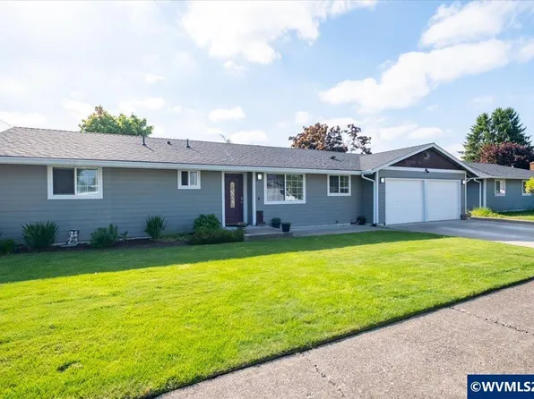 585 45th Pl NE, Salem, OR 97301