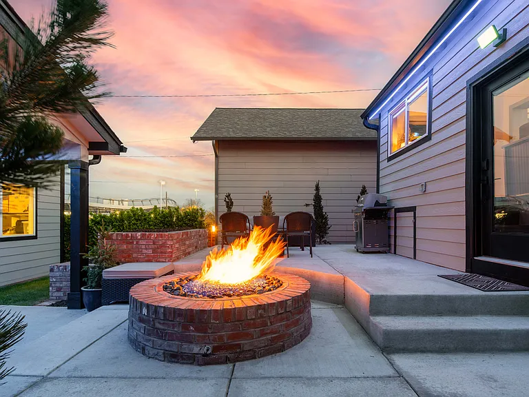 2036 Eliot St — Photo 43