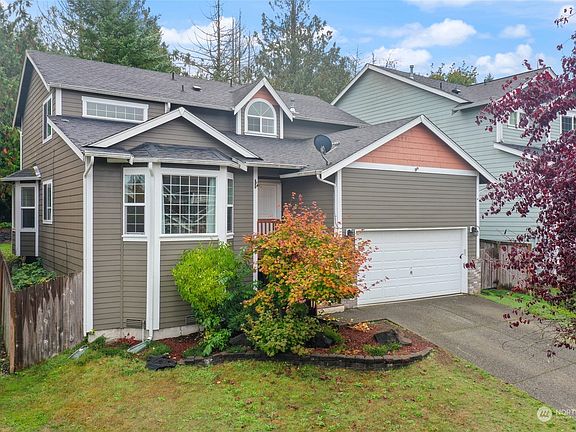 3rd image of 2232 Crestwood Place NW