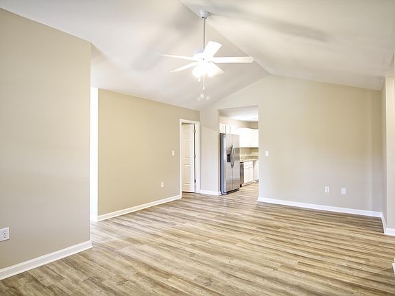 3rd image of 605 Carver Ter NE