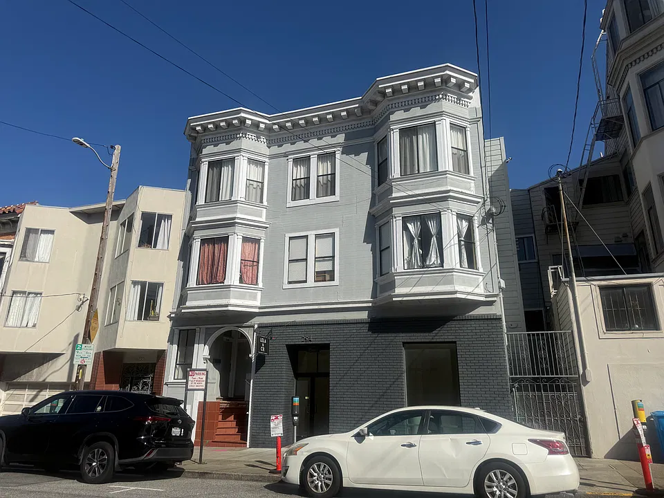 290 8th Ave